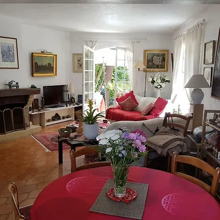 Вилла Charming In The Center Of